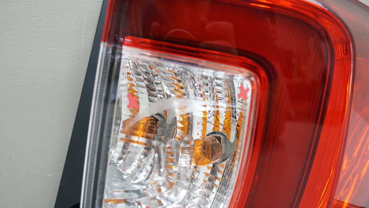 2019-2021 HONDA PILOT REAR RH RIGHT PASSENGER SIDE OUTER TAIL LIGHT OEM
