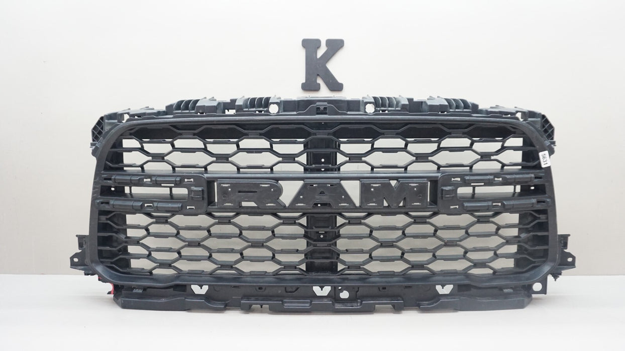 2019-2023 DODGE RAM 2500 3500 FRONT CENTER RADIATOR GRILLE OEM 68386825