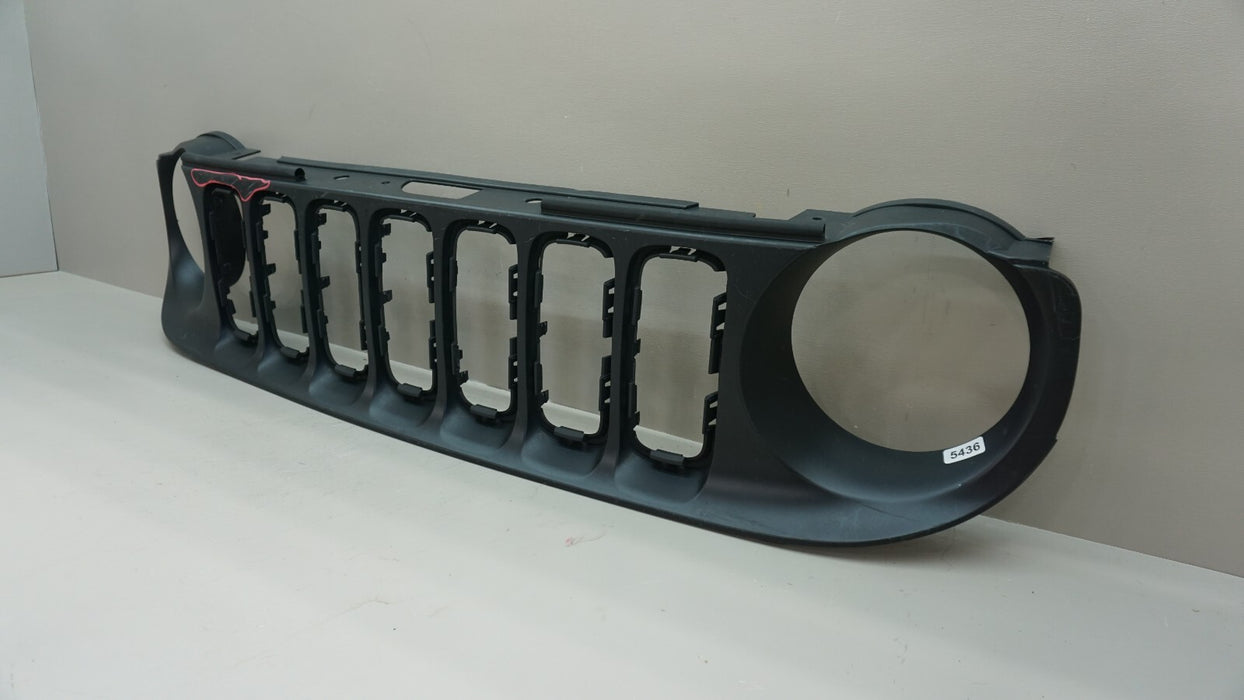 2015-2018 JEEP RENEGADE FRONT BUMPER CENTER GRILL GRILLE OEM 735587825