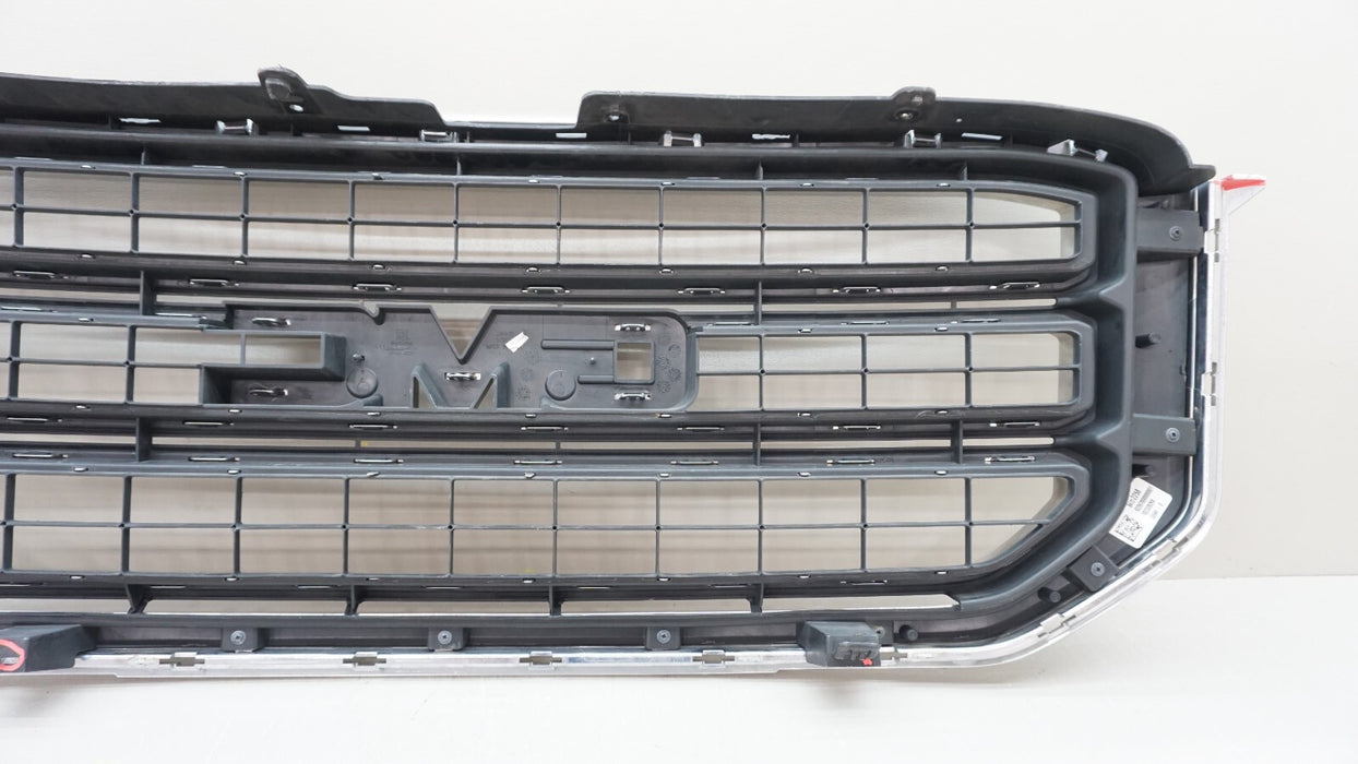 2015-2018 GMC YUKON FRONT CENTER RADIATOR GRILLE GRILL OEM 84119634