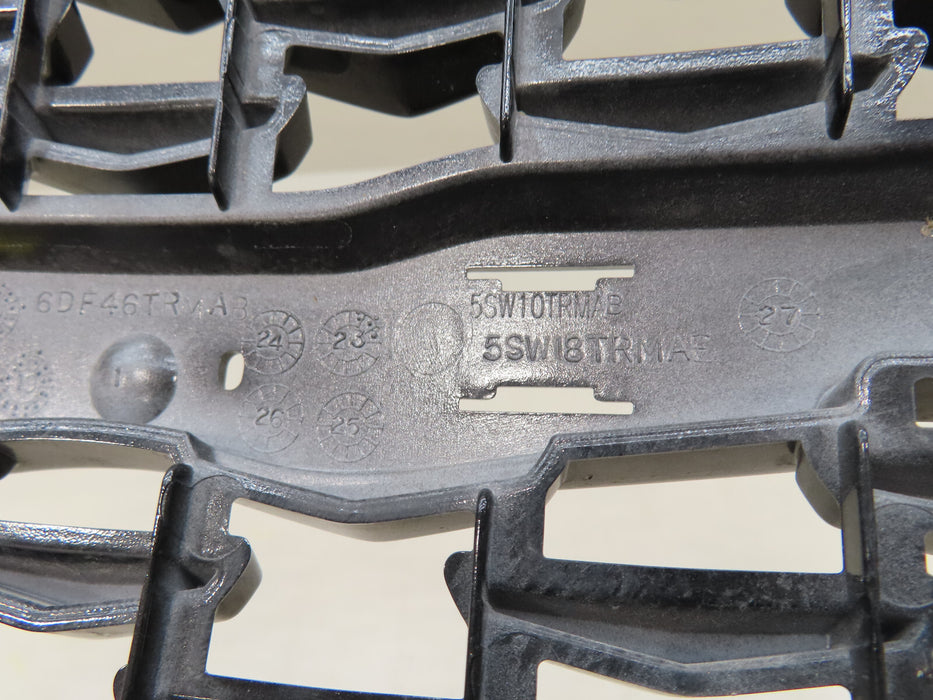 2015-2021 CHRYSLER 300 FRONT RADIATOR GRILLE GRILL OEM 6DF46TRMAB