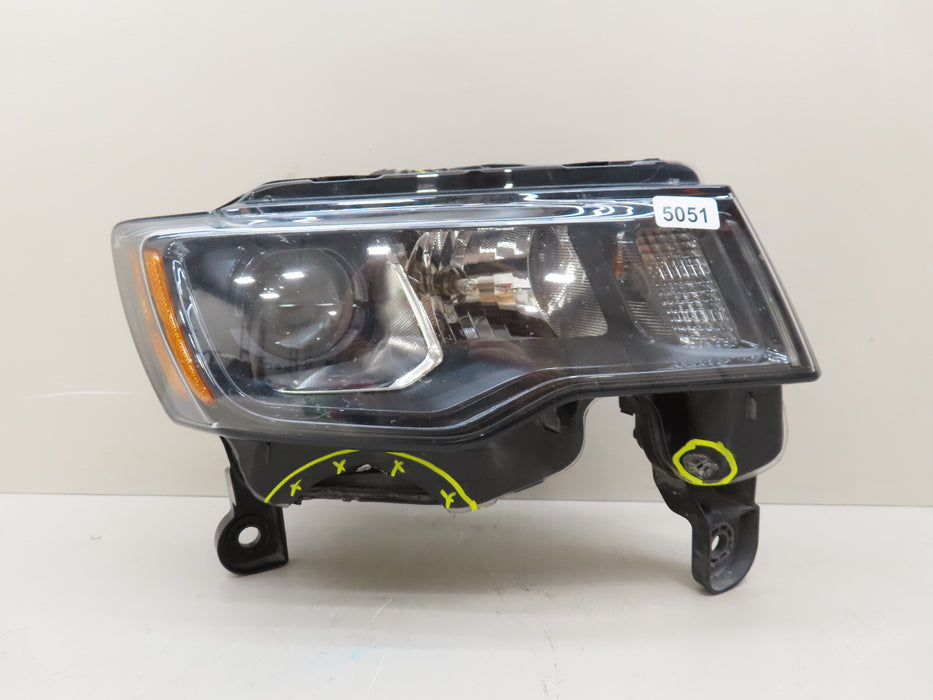 2017-2022 JEEP GRAND CHEROKEE FRONT RIGHT PASSENGER HEADLIGHT HALOGEN OEM