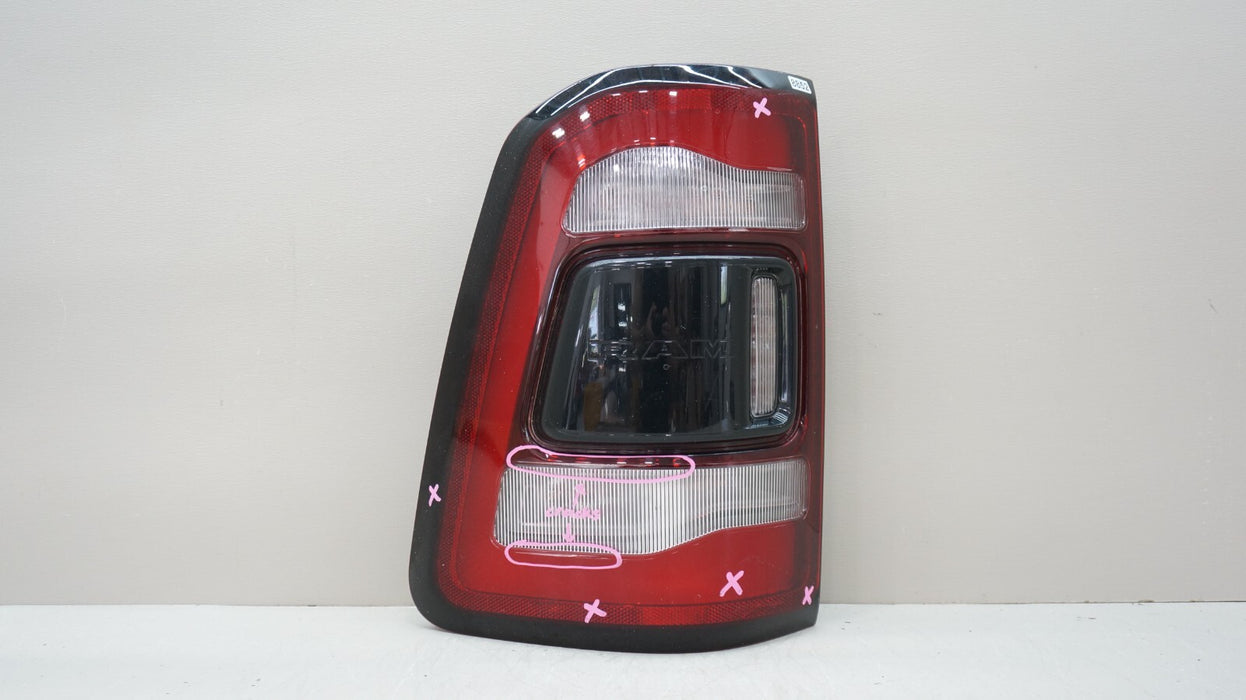 2019-2024 DODGE RAM 1500 REAR LEFT SIDE TAIL LIGHT OEM 55112993AD *CRACKED*