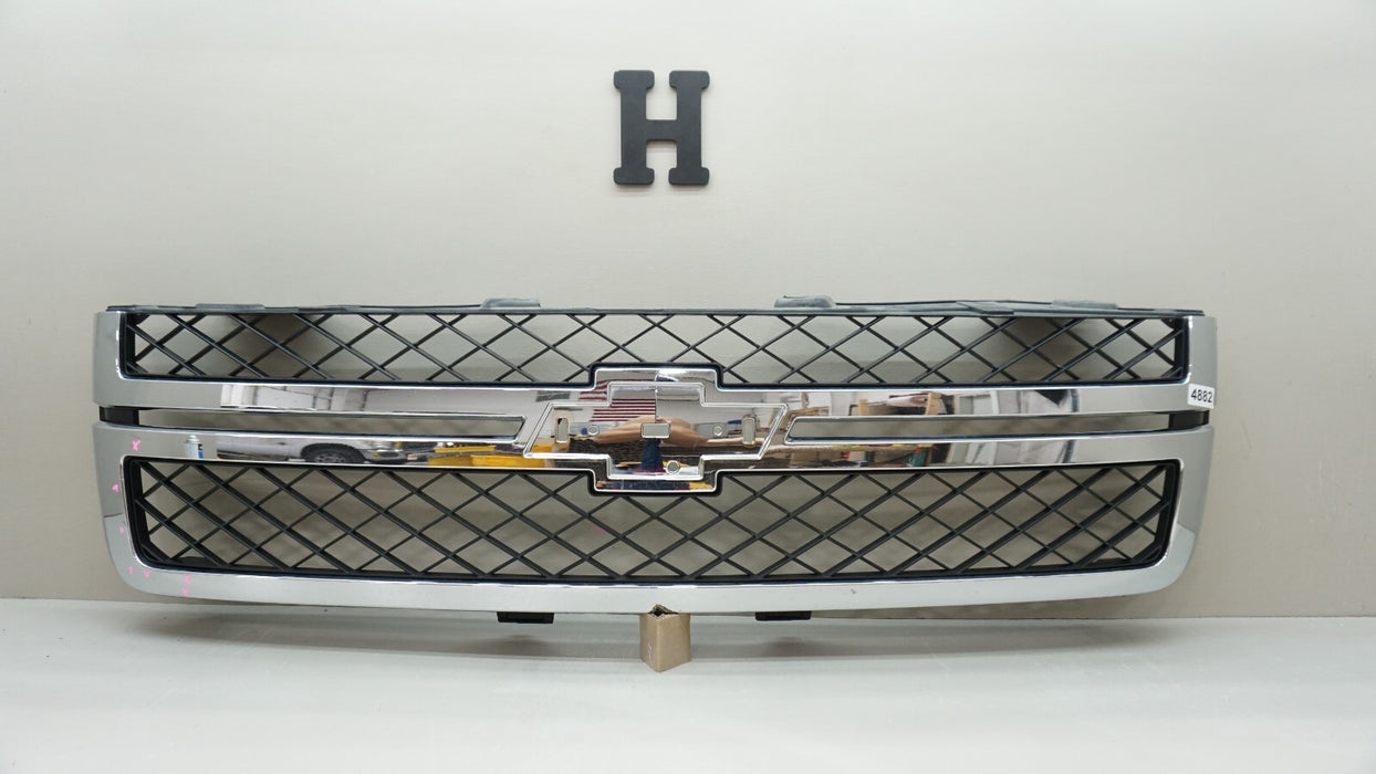 2007-2014 CHEVROLET SILVERADO 2500HD 3500HD FRONT RADIATOR GRILLE 831144196 OEM