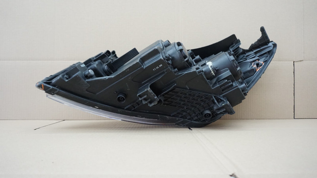 2019-2021 KIA SEDONA FRONT RIGHT PASSENGERS SIDE HEADLIGHT OEM