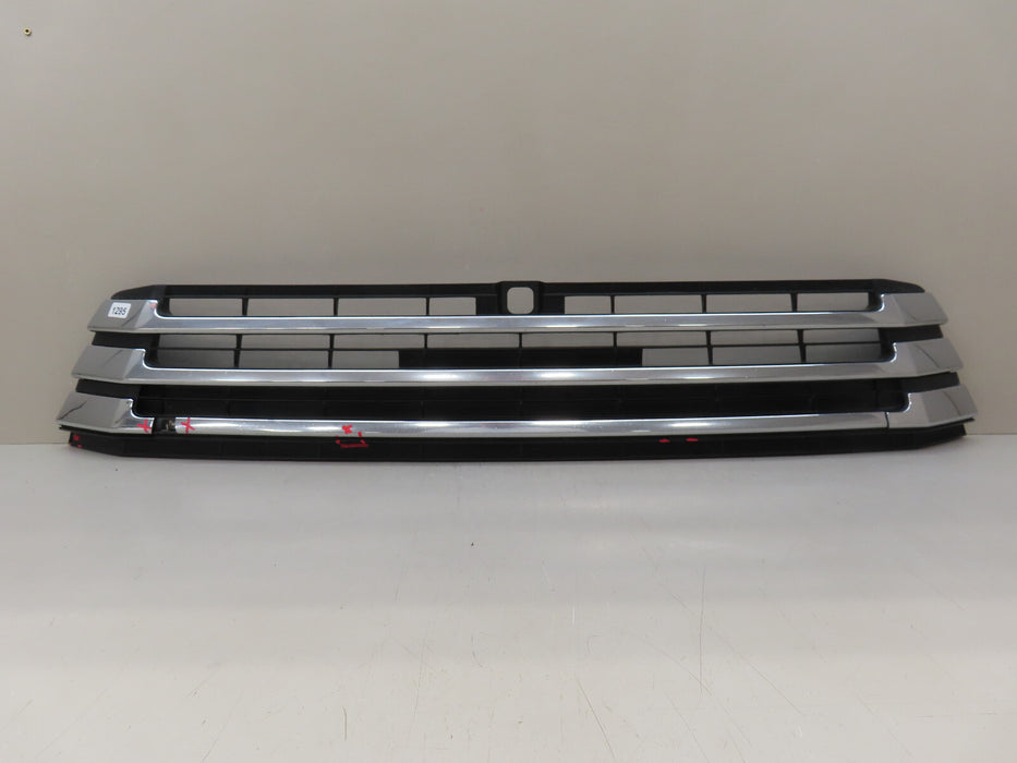 2017-2019 TOYOTA HIGHLANDER FRONT BUMPER RADIATOR GRILLE GRILL OEM