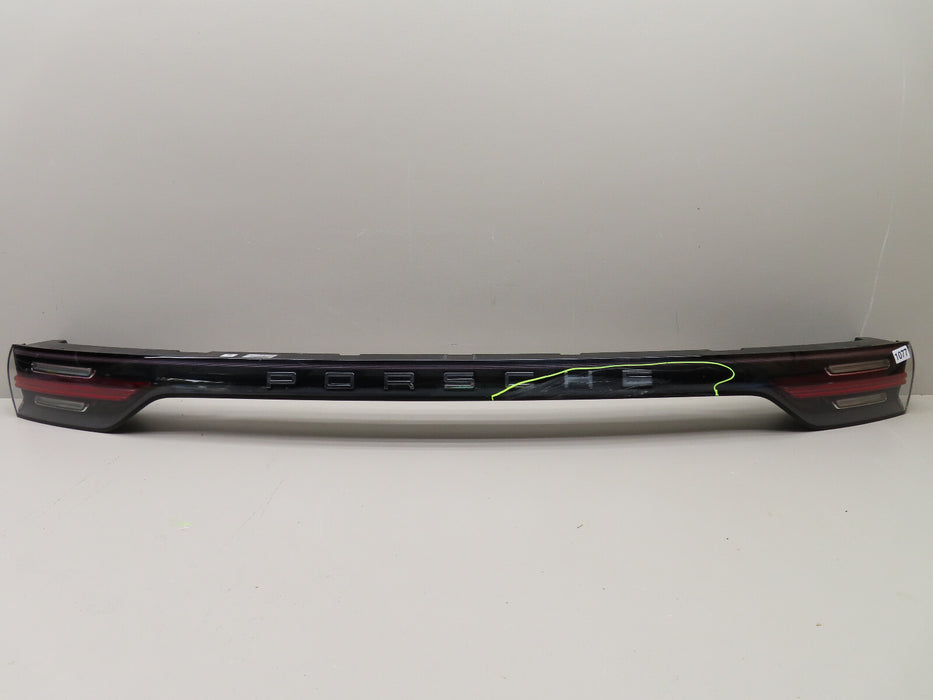 2019 2020 PORSCHE CAYENNE REAR CENTER LIFTGATE TAIL LIGHT LAMP OEM