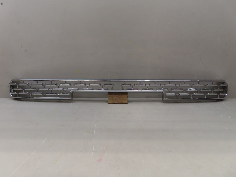2020-2021 GMC SIERRA 3500 HD DENALI RADIATOR MIDDLE INSERT GRILLE OEM 84393049