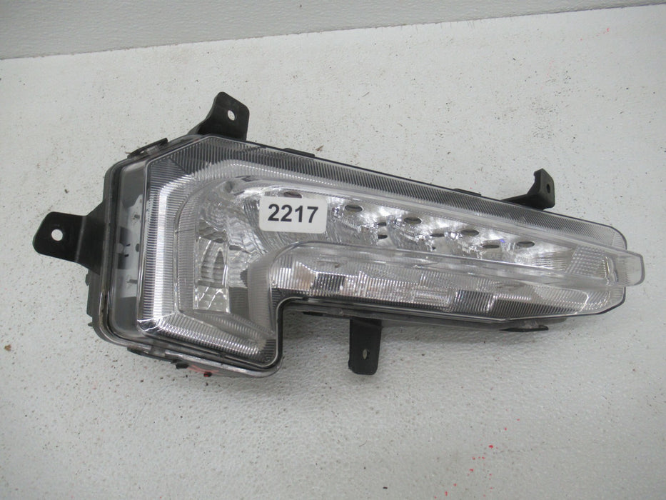 2016-2018 CHEVROLET MALIBU FRONT RIGHT PASSENGER SIDE FOG LIGHT LAMP LENS OEM
