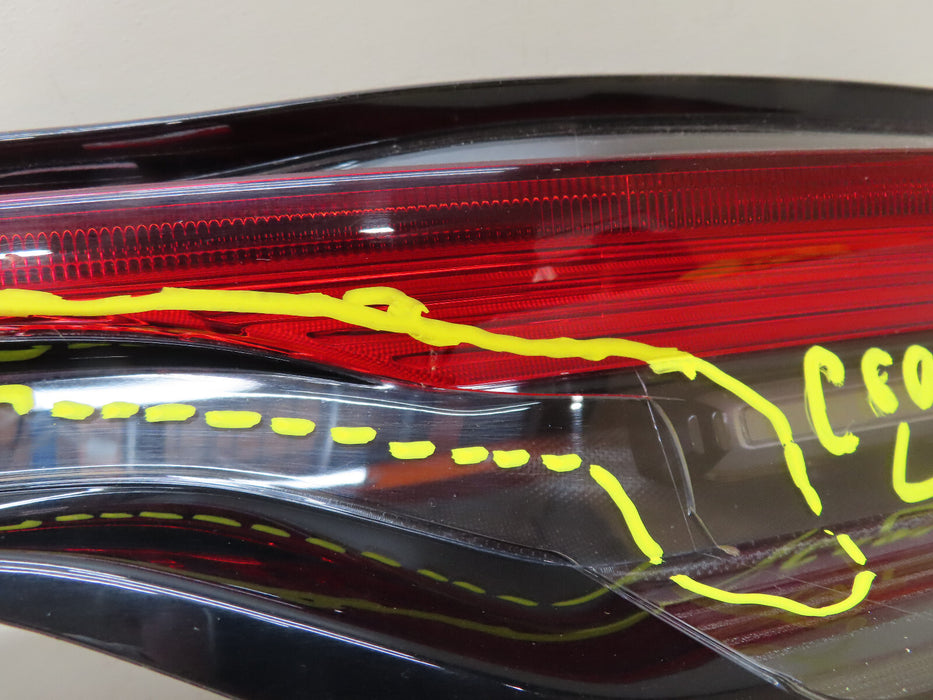 2019-2022 PORSCHE MACAN REAR CENTER TAIL LIGHT LED OEM 95B.945.208.L