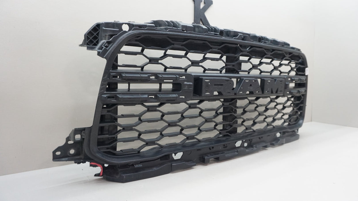 2019-2023 DODGE RAM 2500 3500 FRONT CENTER RADIATOR GRILLE OEM 68386825