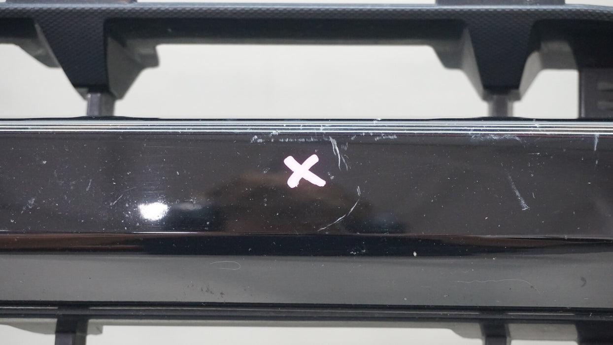 2019-2021 CHEVROLET SILVERADO 1500 FRONT CENTER RADIATOR GRILLE OEM 84128450