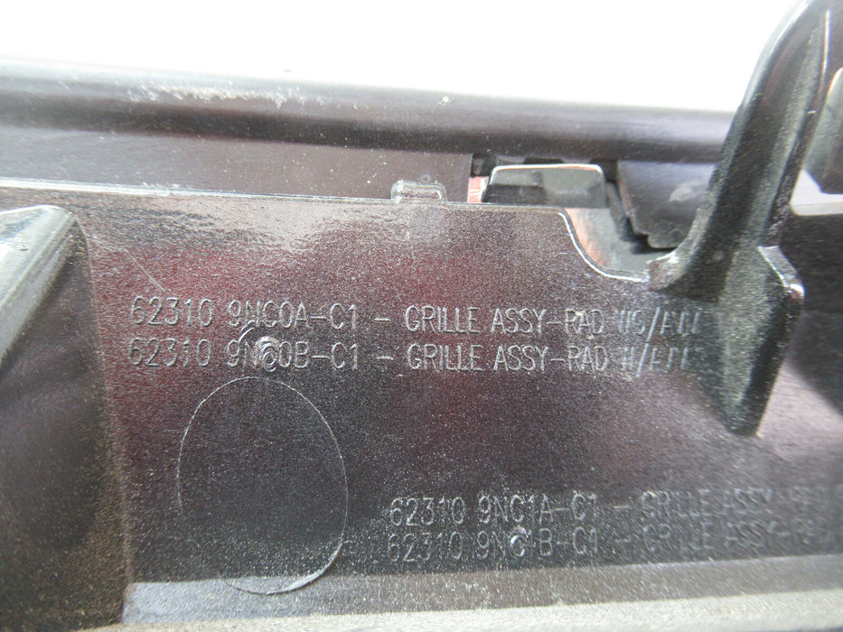 2016 - 2020 INFINITI QX60 FRONT CENTER RADIATOR GRILL GRILLE W/ CAMERA OEM