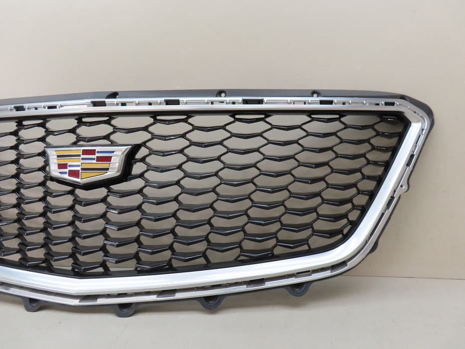 2019-2022 CADILLAC XT4 SPORT FRONT RADIATOR GRILLE GRILL W/EMBLEM OEM 84582860