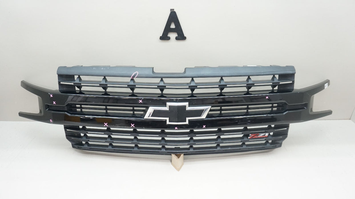 2019-2021 CHEVROLET SILVERADO 1500 FRONT CENTER RADIATOR GRILLE OEM 84128450