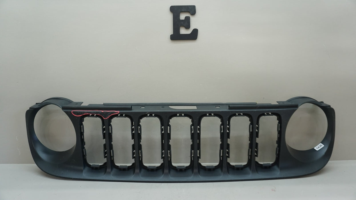 2015-2018 JEEP RENEGADE FRONT BUMPER CENTER GRILL GRILLE OEM 735587825