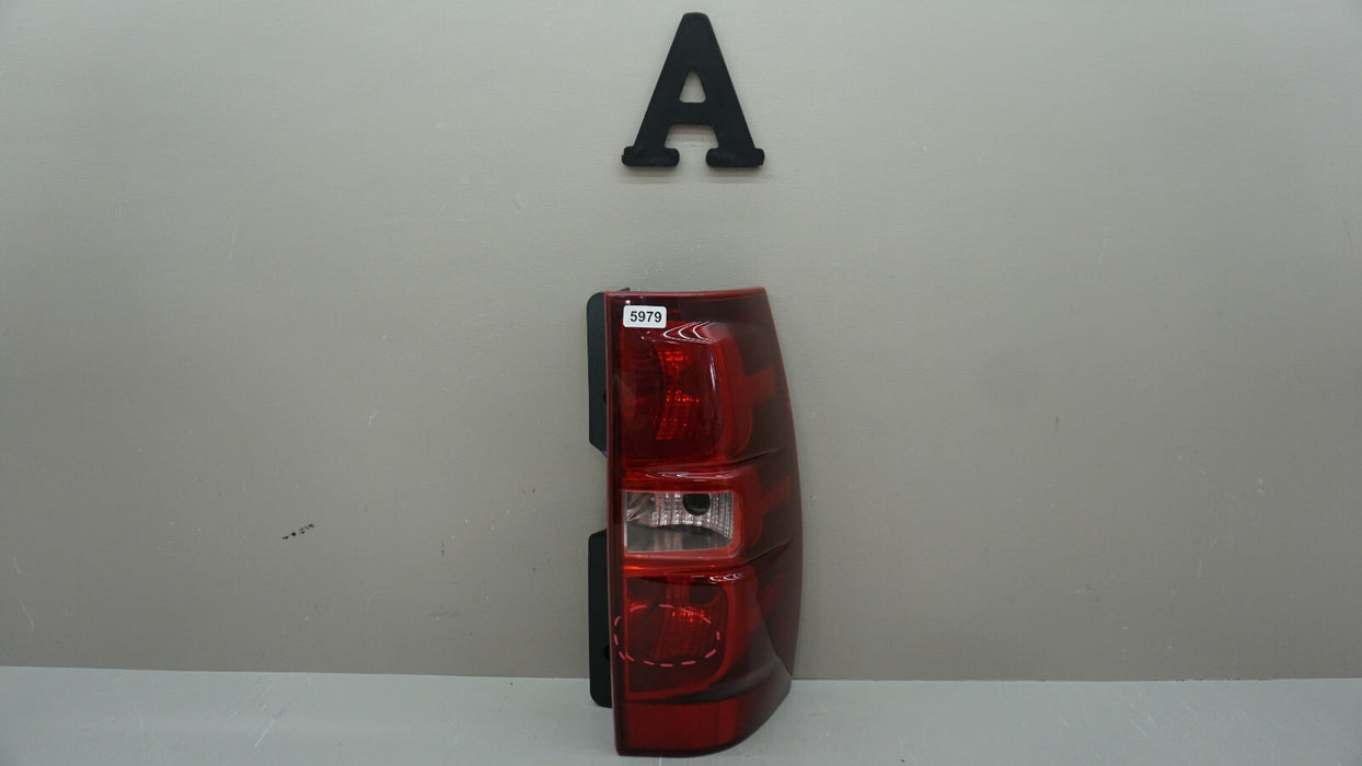 2007-2014 CHEVROLET TAHOE REAR RH RIGHT PASSENGER SIDE TAIL LIGHT OEM