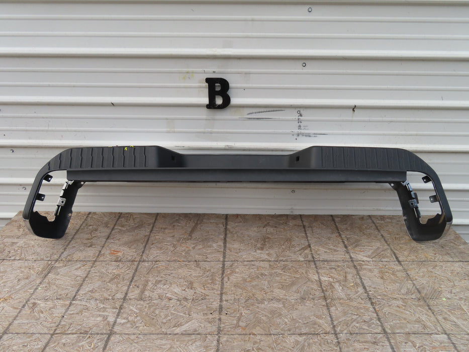 2019-2022 GMC/CHEVROLET SIERRA/SILVERADO 2500 3500 REAR BUMPER COVER OEM