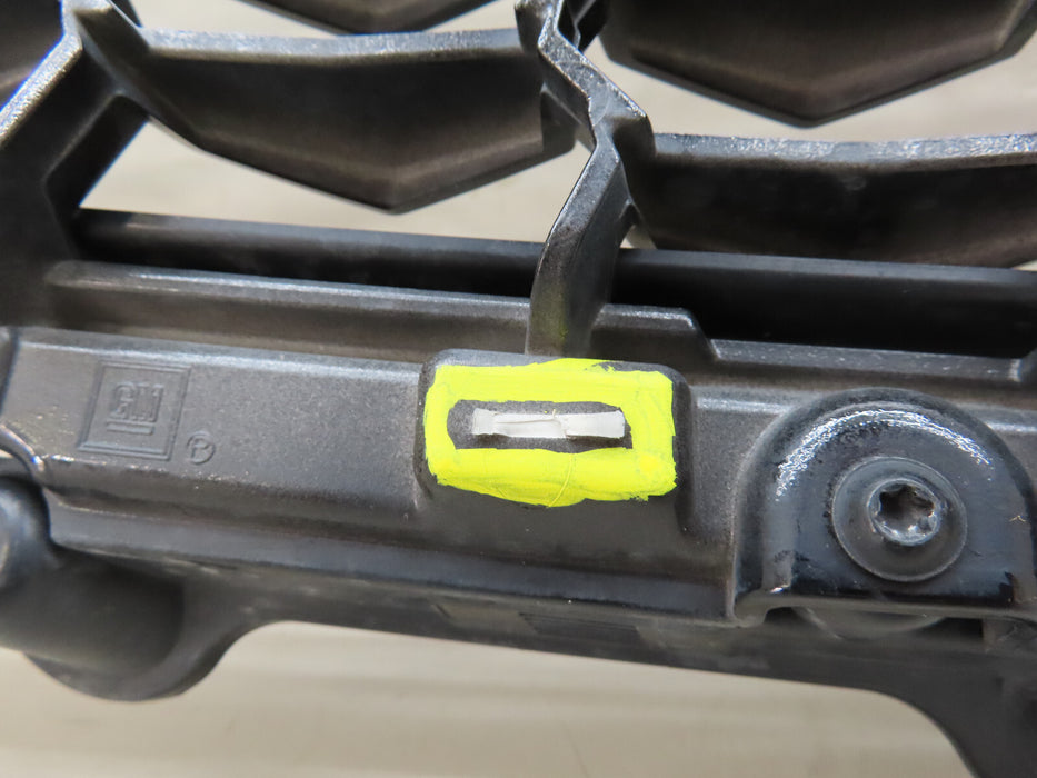 2019-2022 CADILLAC XT4 SPORT FRONT RADIATOR GRILLE GRILL W/EMBLEM OEM 84582860