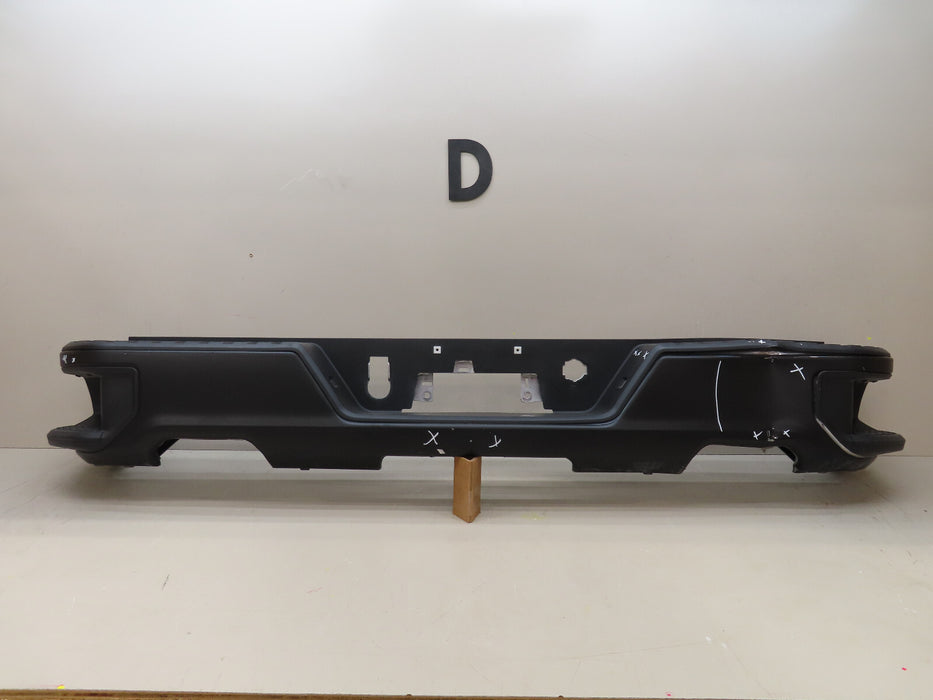 2020 2021 2022 GMC-CHEVROLET SIERRA/SILVERADO 2500/3500 REAR BUMPER COVER OEM