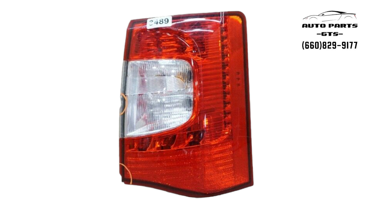 2011-2016 CHRYSLER TOWN & COUNTRY REAR RIGHT PASSENGER SIDE TAIL LIGHT OEM