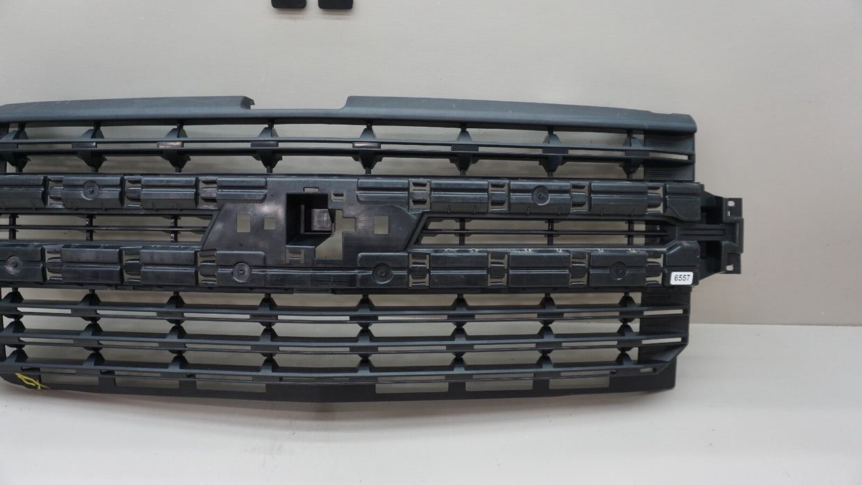 2019-2022 CHEVROLET SILVERADO 1500 FRONT CENTER RADIATOR GRILLE OEM 84128450