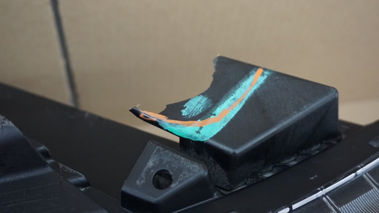 2019-2021 KIA SEDONA FRONT RIGHT PASSENGERS SIDE HEADLIGHT OEM