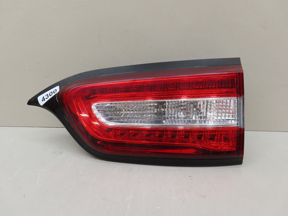 2014-2018 JEEP CHEROKEE REAR RIGHT PASSENGER TAIL LIGHT INNER OEM 68102920AC