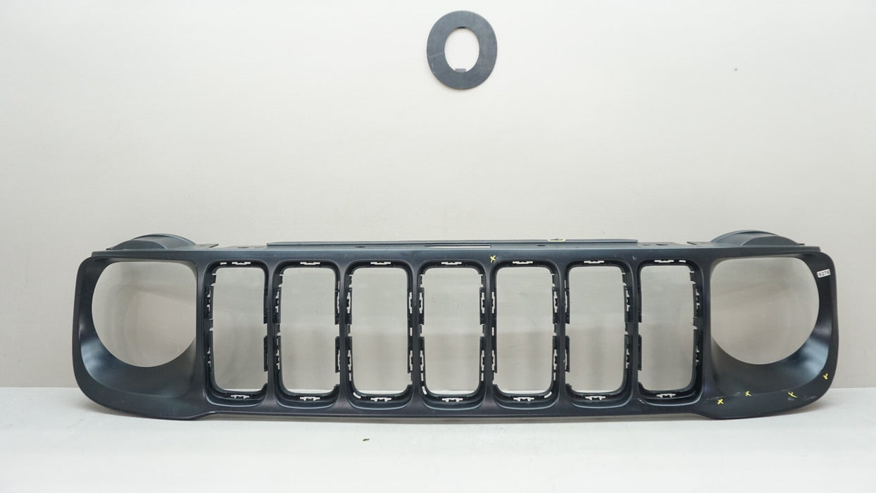 2015-2018 JEEP RENEGADE FRONT RADIATOR GRILLE GRILL 52088680 OEM