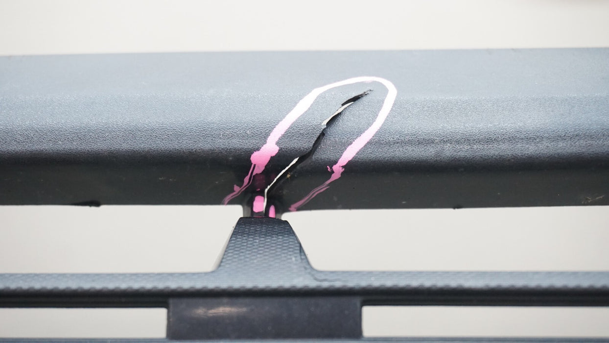 2019-2021 CHEVROLET SILVERADO 1500 FRONT CENTER RADIATOR GRILLE OEM 84128450