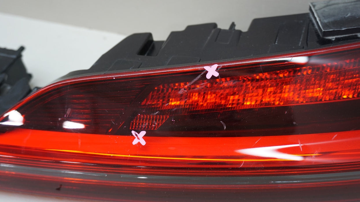 2019-2022 AUDI E-TRON CENTER DECK LID LED TAIL LIGHT 4KE.945.095.G OEM 20 21
