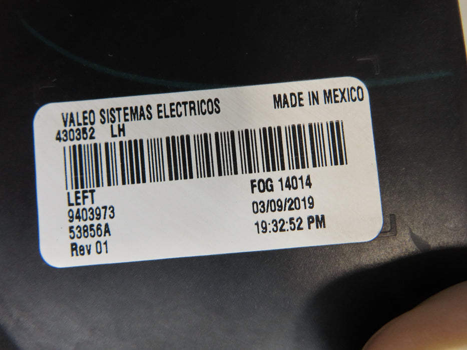 2015-2021 CHRYSLER 300 FRONT BUMPER LEFT DRIVER SIDE FOG LIGHT LAMP OEM