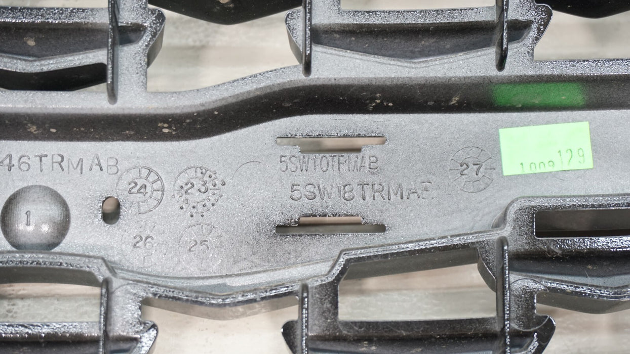 2015-2021 CHRYSLER 300 FRONT RADIATOR GRILLE 6DF46TRMAB OEM