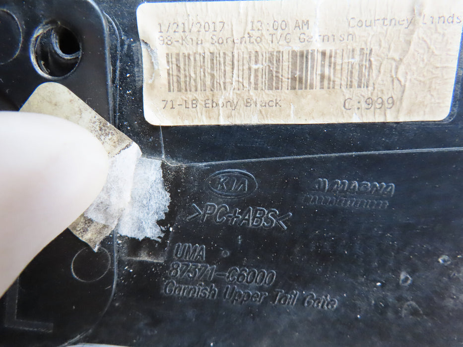 2016 2017 2018 2019 2020 KIA SORENTO REAR LIFTGATE MOLDING OEM 87371-C6000