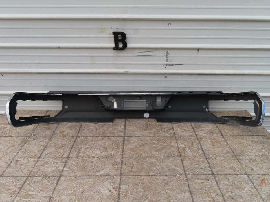 2019-2022 GMC/CHEVROLET SIERRA/SILVERADO 2500 3500 REAR BUMPER COVER OEM