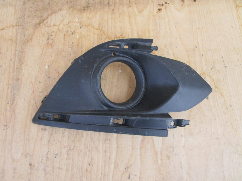 16 17 MITSUBISHI MIRAGE FRONT LEFT DRIVERS SIDE FOG LIGHT MOLDING COVER TRIM OEM