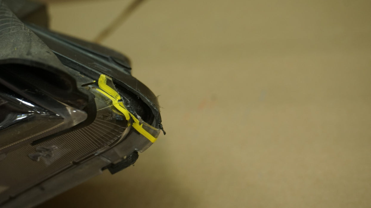 2019-2021 HYUNDAI TUCSON FRONT RIGHT PASSENGER SIDE HEADLIGHT HEAD HALOGEN OEM