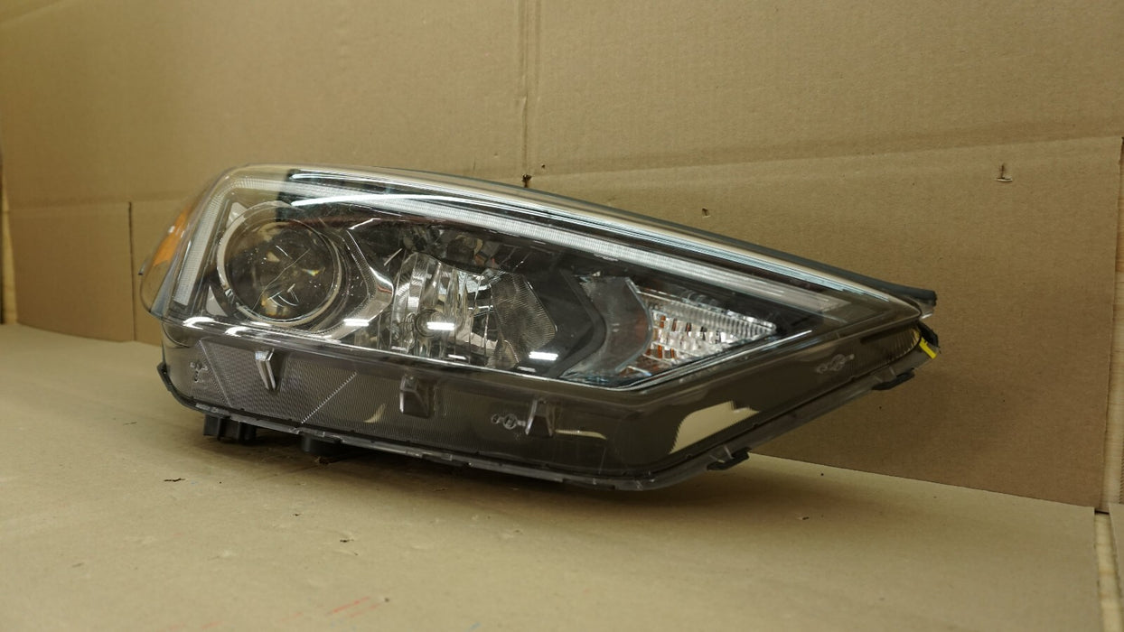 2019-2021 HYUNDAI TUCSON FRONT RIGHT PASSENGER SIDE HEADLIGHT HEAD HALOGEN OEM