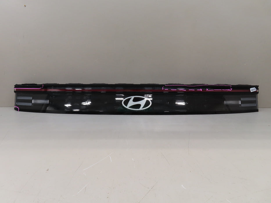 2024 HYUNDAI SONATA REAR CENTER TAIL LIGHT LAMP GARNISH OEM 92409-L1550