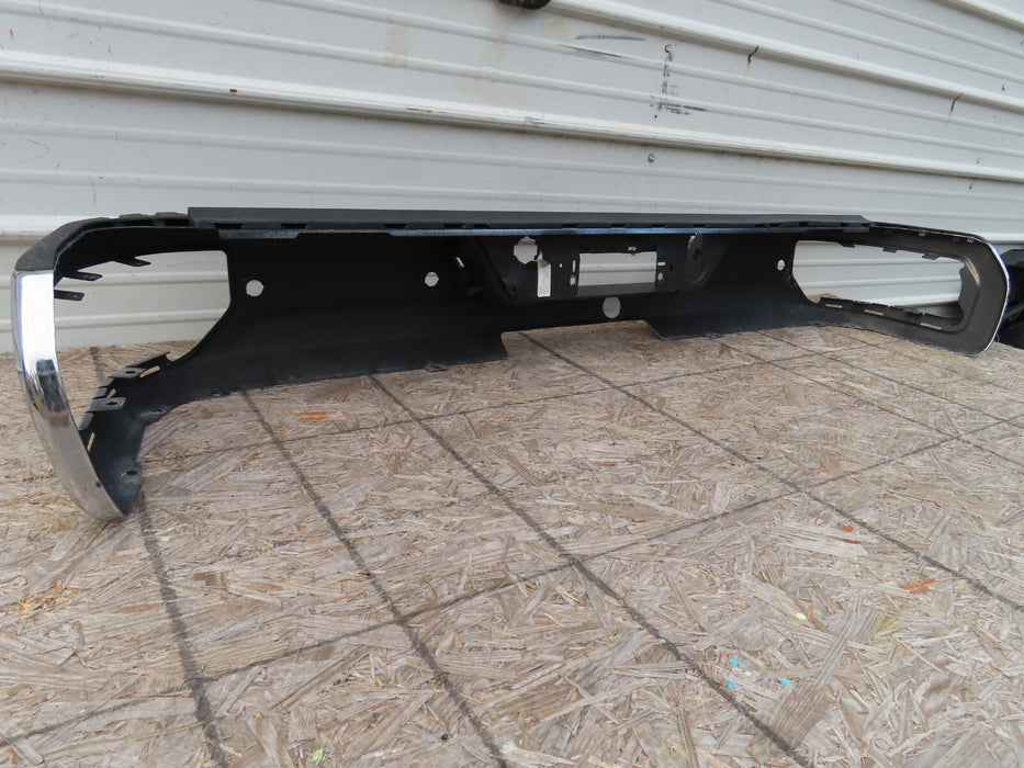 2019-2022 GMC/CHEVROLET SIERRA/SILVERADO 2500 3500 REAR BUMPER COVER OEM