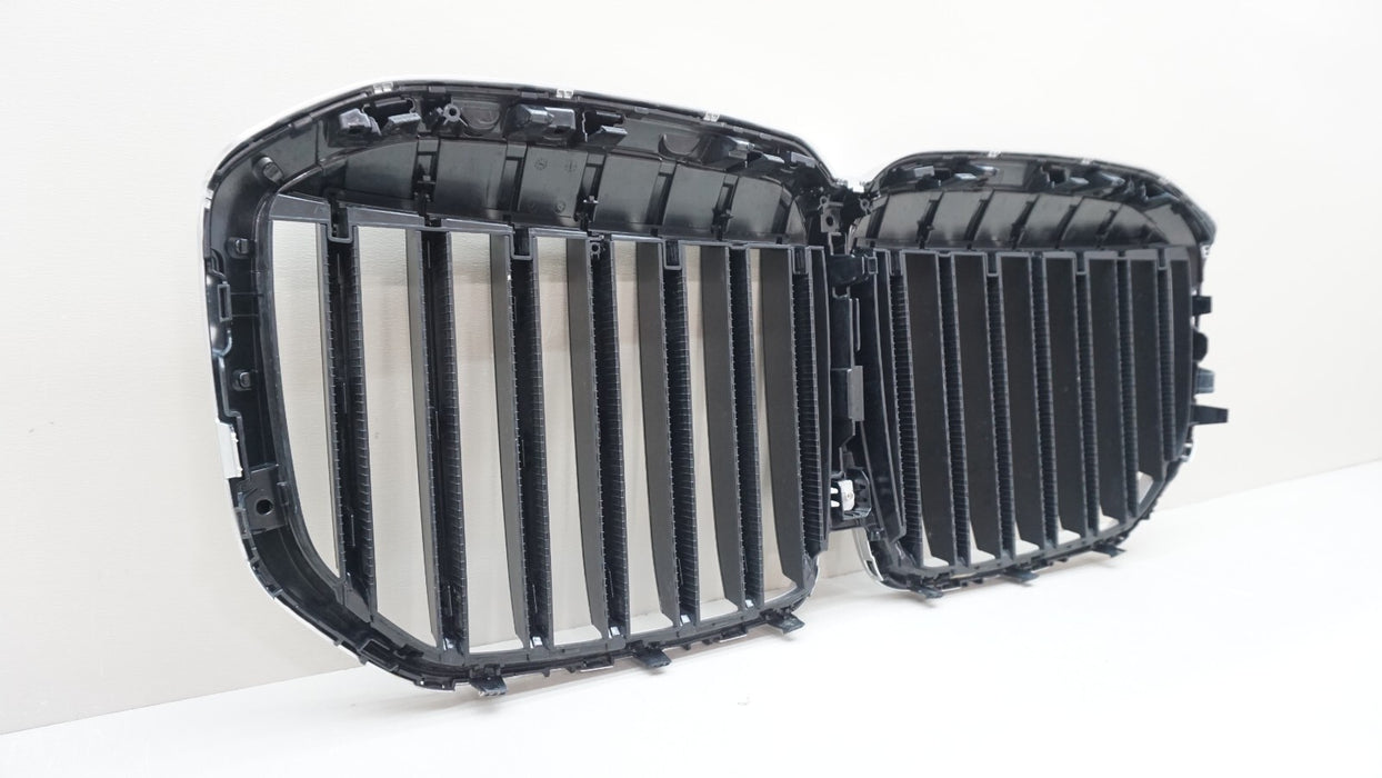 2019-2022 BMW X7 G07 FRONT UPPER RADIATOR GRILLE 20240049231 OEM 19 20 21 22