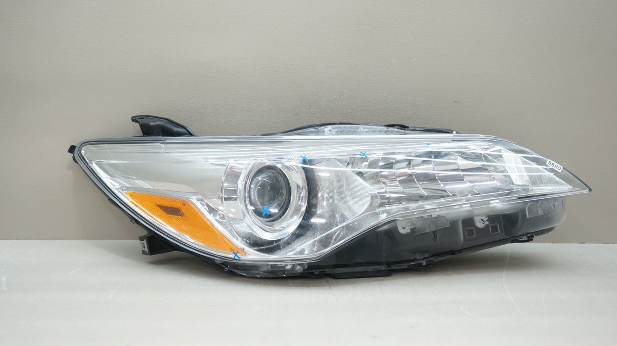 2015-2017 TOYOTA CAMRY FRONT RIGHT PASSENGER SIDE HALOGEN HEADLIGHT OEM
