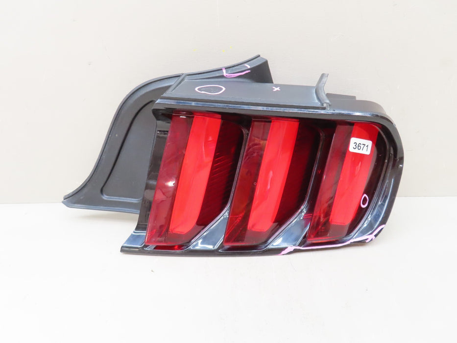 2015-2017 FORD MUSTANG RIGHT PASSENGER TAIL LIGHT LAMP LED OEM FR3B-13B504-A