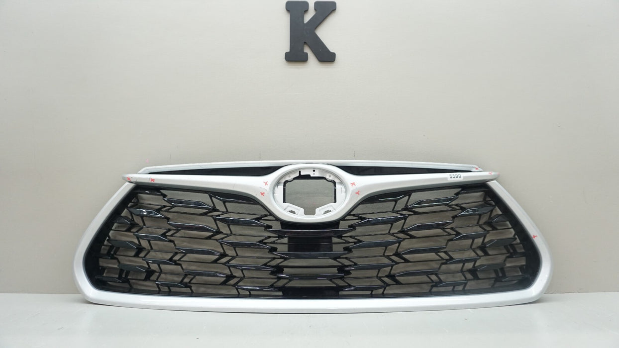 2020-2023 TOYOTA HIGHLANDER FRONT UPPER GRILLE OEM 531010E330