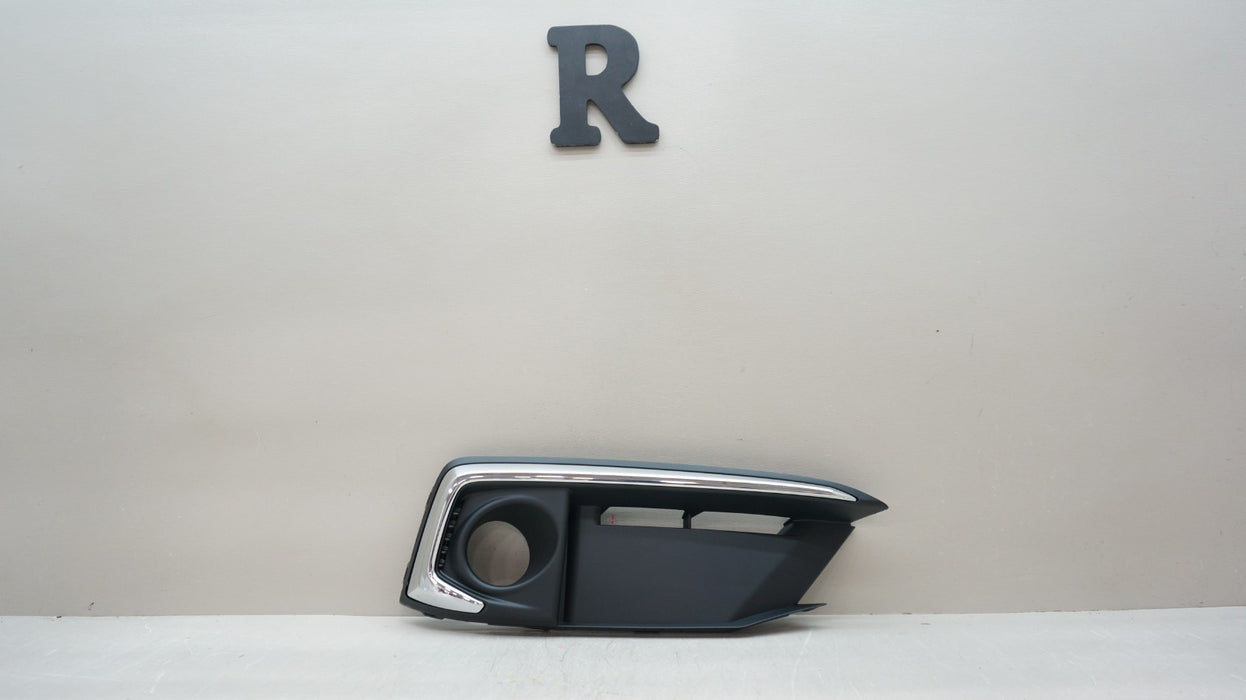 2019-2021 HONDA CIVIC FRONT RIGHT SIDE FOG LIGHT TRIM MOLDING OEM 71180-TBA-K50