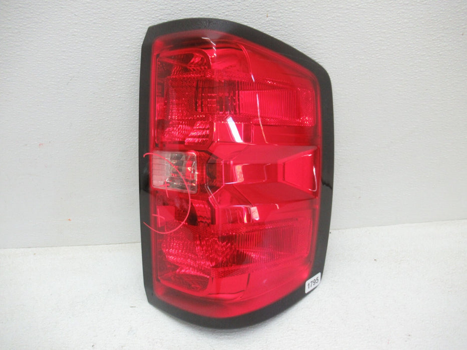 2014 - 2015 CHEVROLET SILVERADO REAR RIGHT PASSENGER TAIL LIGHT STOP LAMP OEM