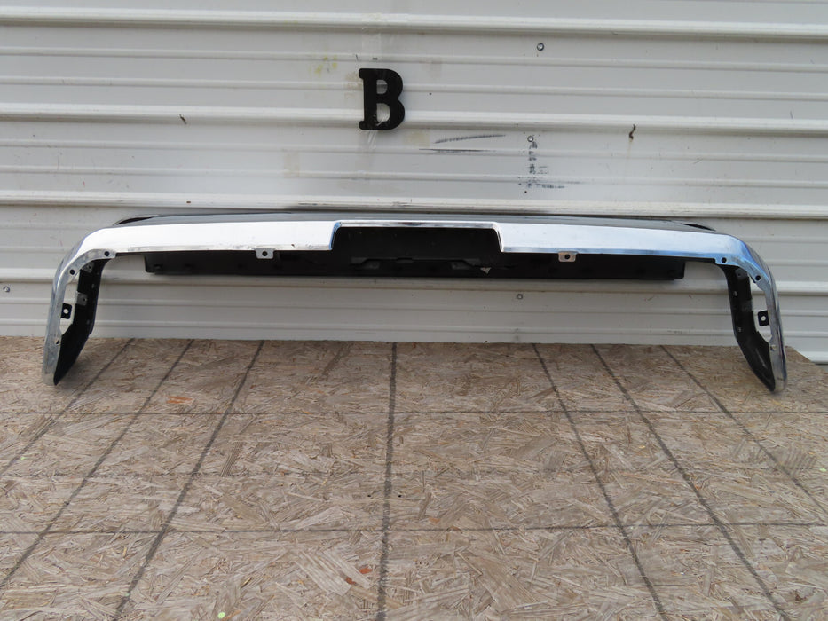 2019-2022 GMC/CHEVROLET SIERRA/SILVERADO 2500 3500 REAR BUMPER COVER OEM