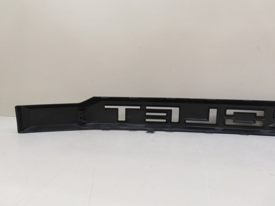 2019-2022 CHEVROLET SILVERADO 1500 FRONT CENTER GRILL GRILLE INSERT OEM