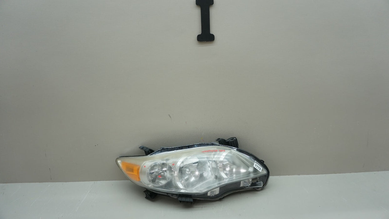 2011-2013 TOYOTA COROLLA FRONT RIGHT PASSENGER SIDE HEADLIGHT HALOGEN OEM