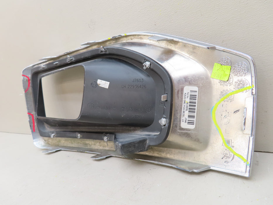2015-2020 GMC/CADILLAC YUKON-ESCALADE FRONT LEFT DRIVER FOG LIGHT BEZEL OEM